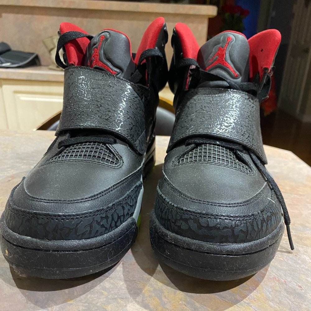 Jordan flights size 11 mens